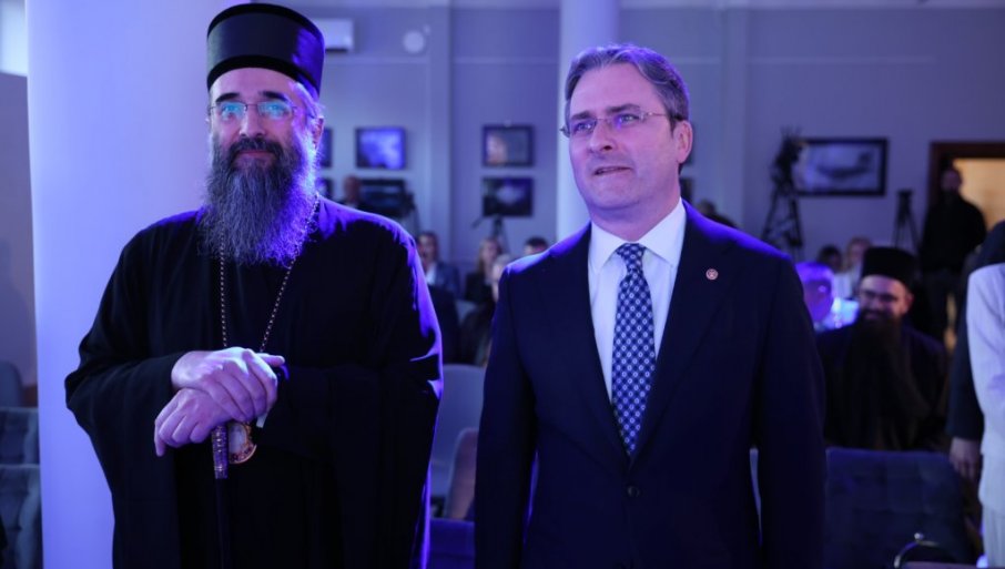 On je sada ogledalo cele jedne zemlje