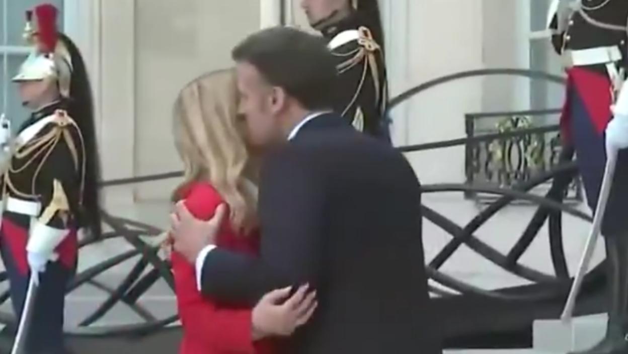 Bizaran trenutak postao viralan, evo zašto ceo svet gleda snimak u neverici (VIDEO)