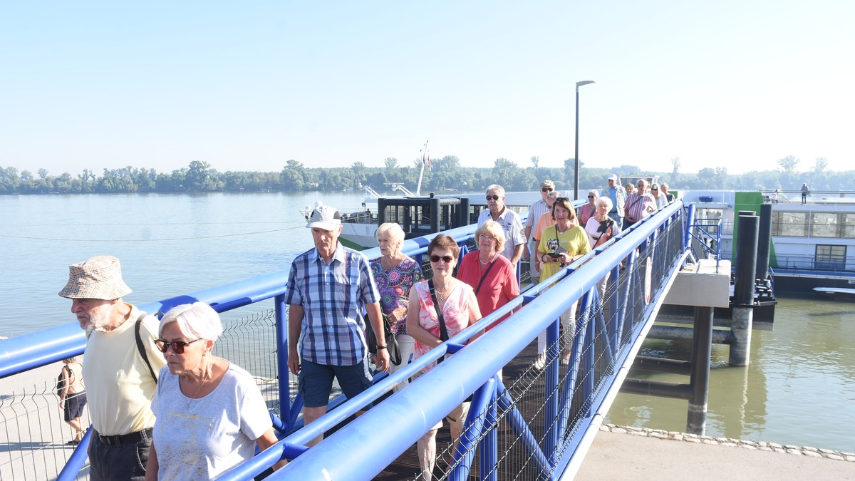 Otvaranje nautičke sezone u Zemunu: Stiže kruzer „Viktorija“, svečani doček prvih putnika