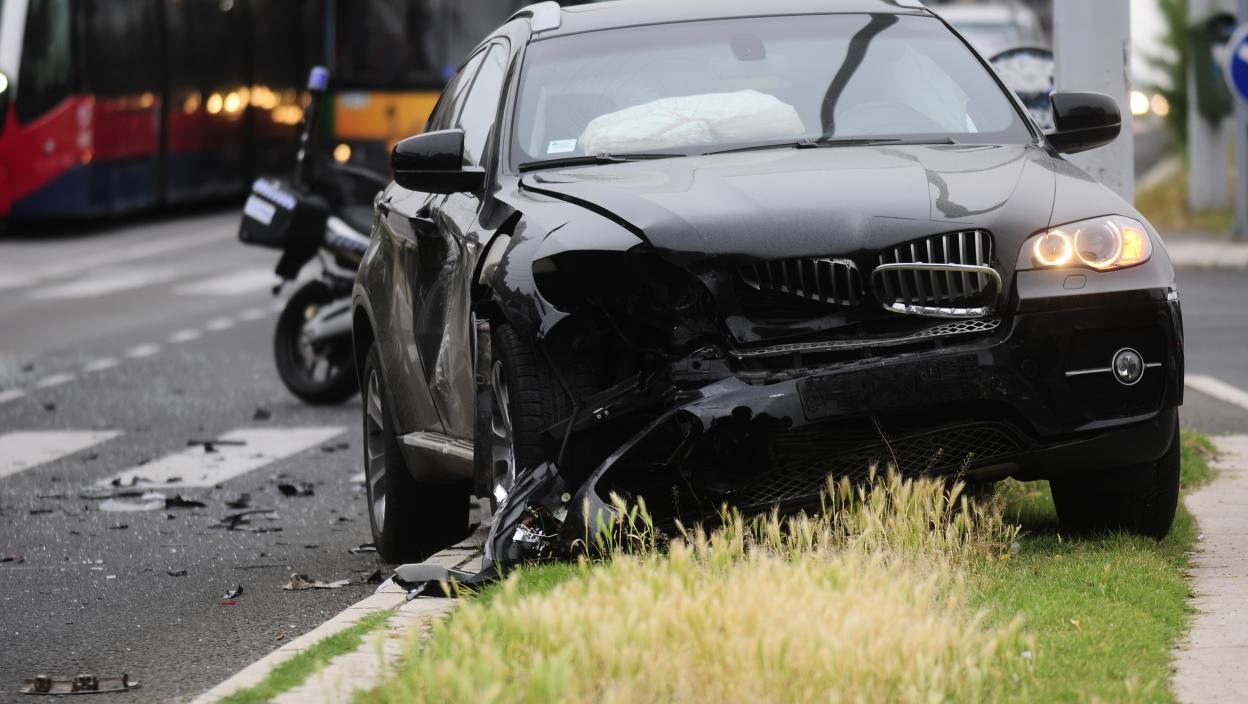 Udario u betonski krst i poginuo