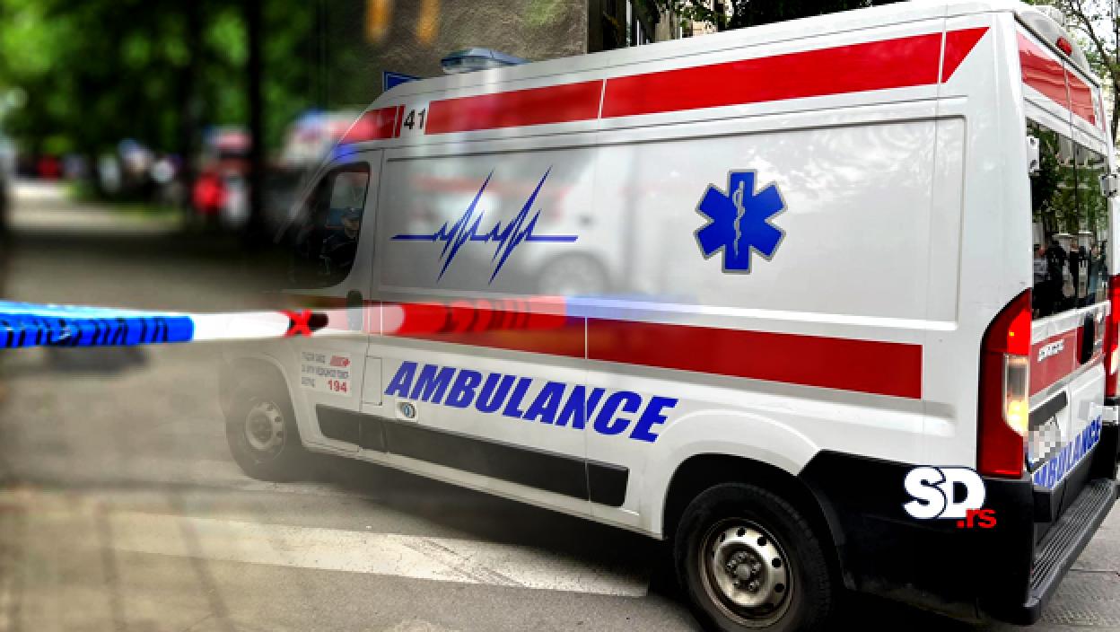 Povređeni leže na trotoaru: Sudar automobila i motocikla u centru Beograda izazvao haos, građani pritrčali u pomoć