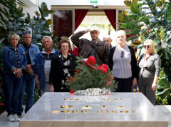 U Kući cveća, povodom godišnjice Titove smrti, građani i udruženja iz regiona odaju poštu