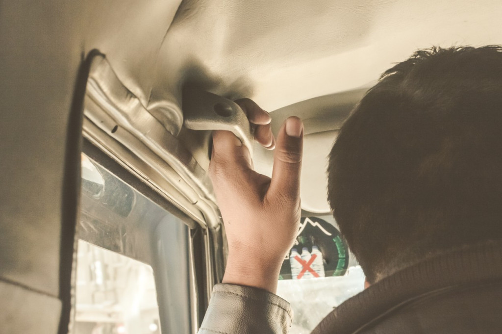 Za šta služe ručke od automobila?