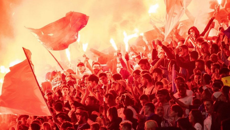 HAOS NA ULICAMA BUDIMPEŠTE! Sukob navijača Arsenala i Pari Sen Žermena pred finale Lige šampiona (VIDEO)