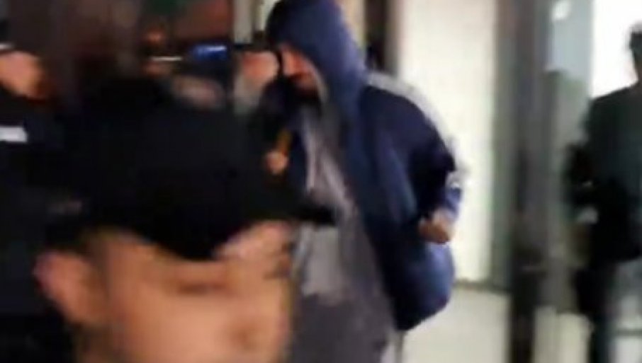 Kalinića sačekali navijači ispred dvorane u Čajetini (Video)