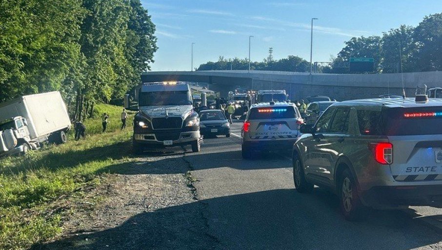 Autobus se zabio u automobile, 5 mrtvih i 34 povređena