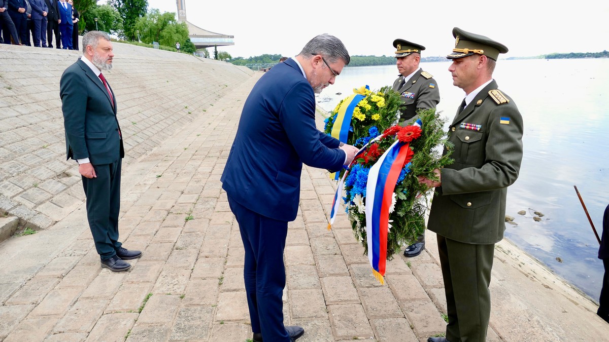 Delegacija Ukrajine u Beogradu položila venac povodom 8. maja, Dana sećanja i primirja