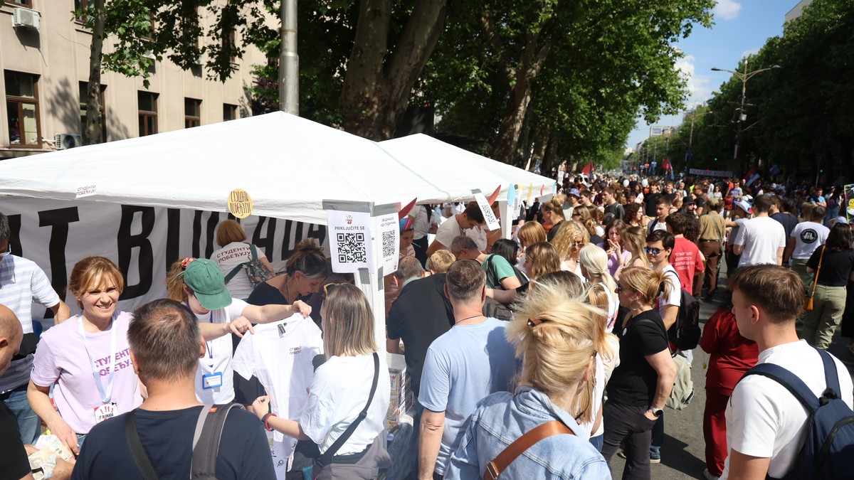 Protest Slavija: Studenti se okupljaju, kod Pionirskog parka veliki broj policajaca