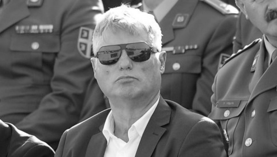 Bila je opkoljena kasarna JNA, a sve vreme slušamo drugu priču