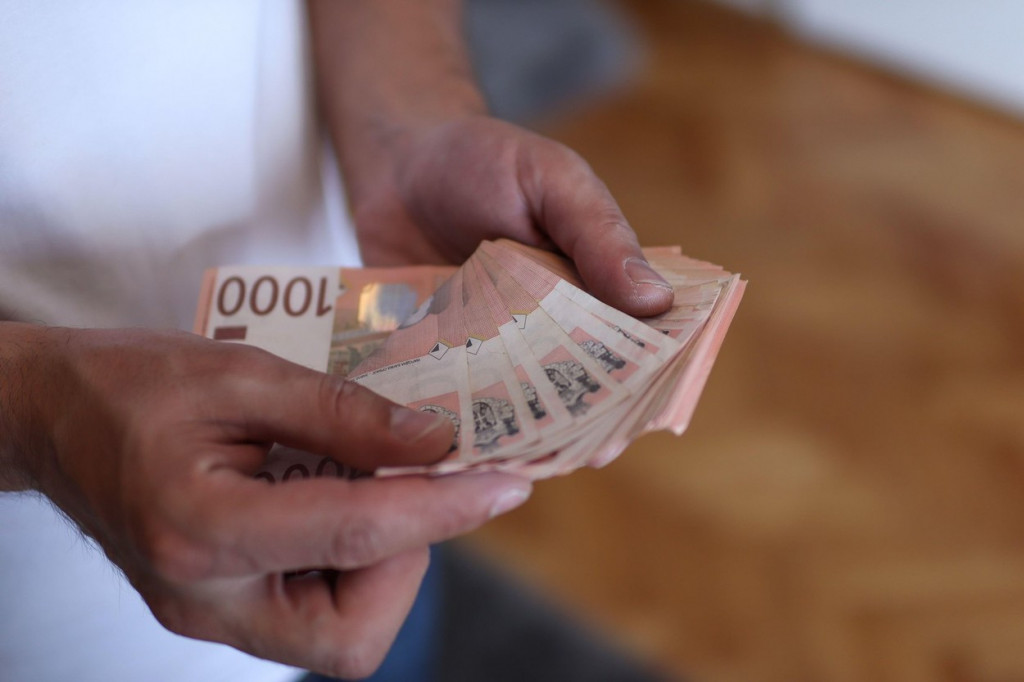 Plate do 250.000 dinara, veliki broj oglasa za posao