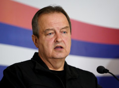 Dačić obišao pripadnike MUP-a koji su obezbeđivali skup ispred Skupštine