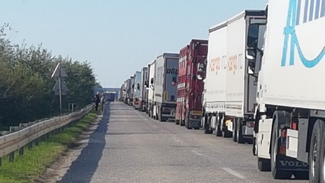 Na Batrovcima najduže čekanje za teretna vozila