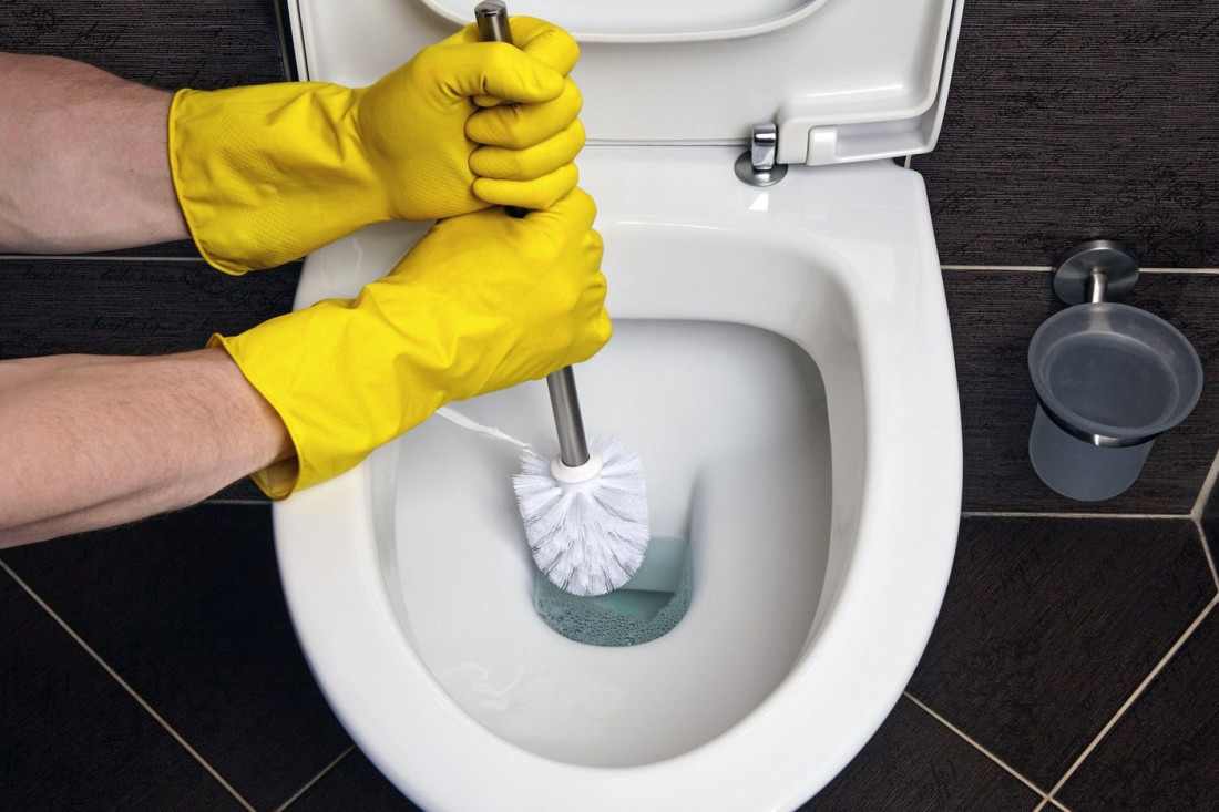 Trikovi za uklanjanje mrlja iz WC šolje