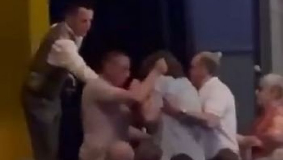 „BANDA STUDENTSKO BLOKADERSKA OPET LAŽE I ULEPŠAVA“ Sramno izveštavanje N1 nakon što je novinar brutalno napadnut na tribini Proglasa