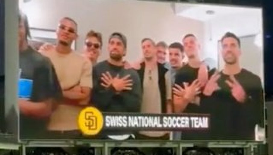 SRAM VAS BILO! Fudbaleri Švajcarske DŽaka i Rodrigez provocirali