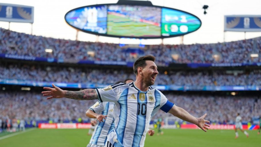 UŽIVO, ARGENTINA – ALŽIR: Kakva „ludnica“ na startu meča