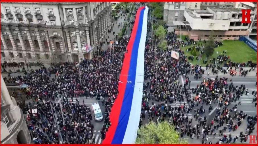 ZA NAŠU SRBIJU! Žena koja je šila najveću trobojku za skup "Srbija naša porodica" otkriva: Krojili smo je i dan i noć