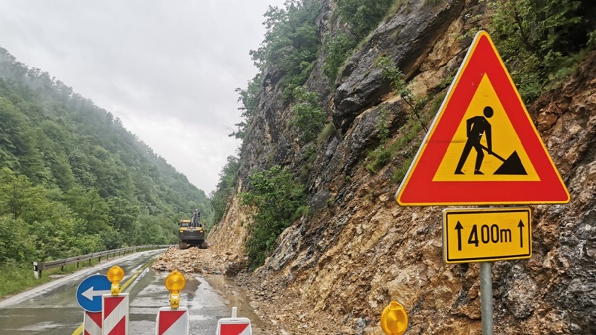 AMSS izdao hitno upozorenje za vozače u Srbiji: Nevreme ostavilo posledice na putevima