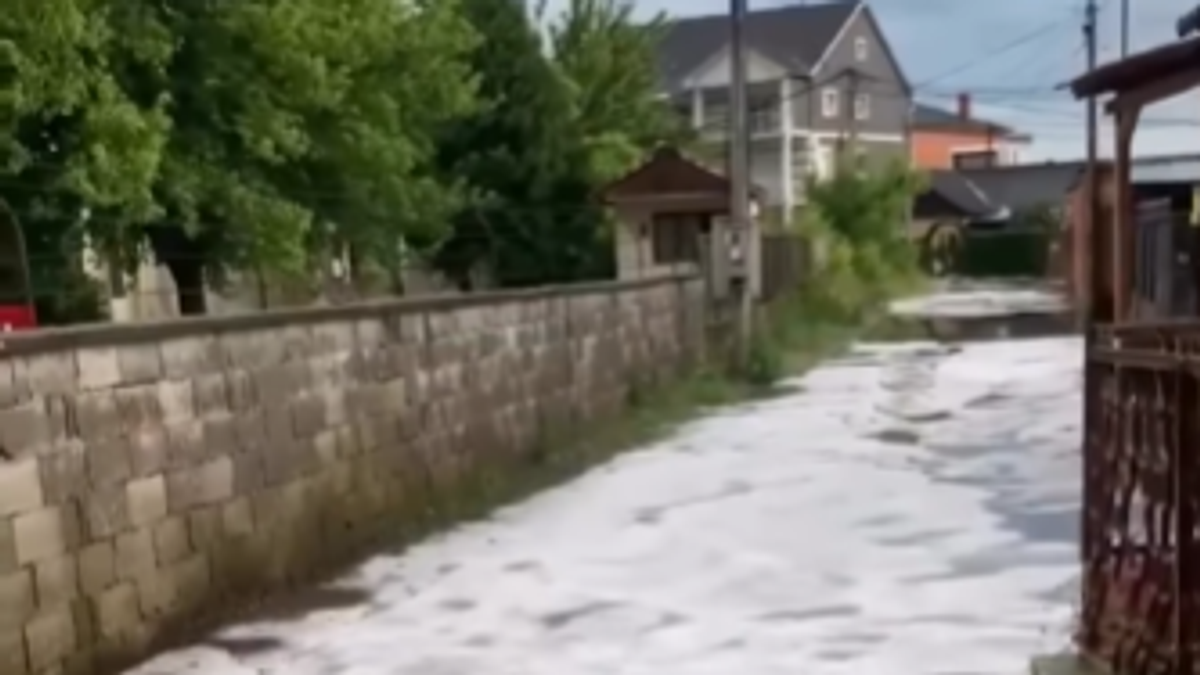 Jak grad zasuo Bujanovac, ulice pod vodom (Video)