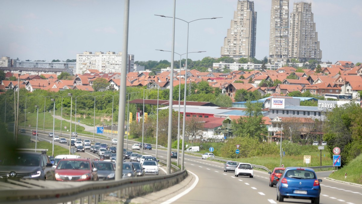Najnovije stanje na putevima: Teretnjaci čekaju i do šest sati
