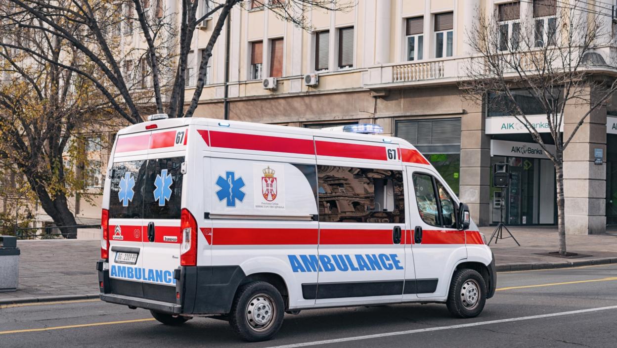 Maloletnik (17) popravljao krov kuće, pa pao i zadobio povrede