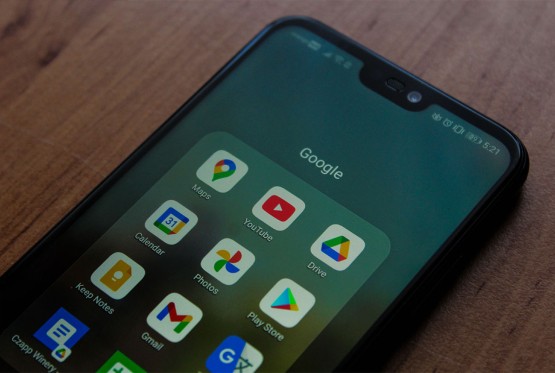 Google mora da mijenja Search i Play Store