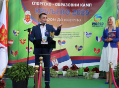 Milićević u Kraljevu otvorio kamp „Igrom do korena“ za decu i mlade iz dijaspore