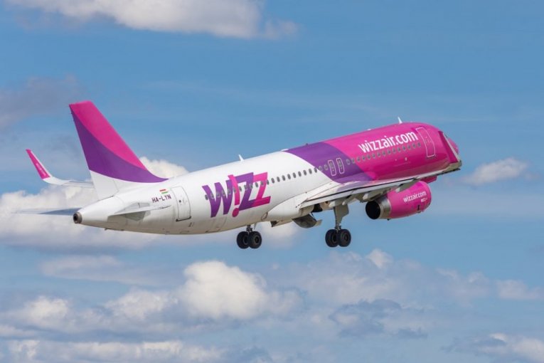 TORTURA AVIO KOMPANIJE „WIZZ AIR“ NE PRESTAJE! Više od 250 ljudi namagerčeno