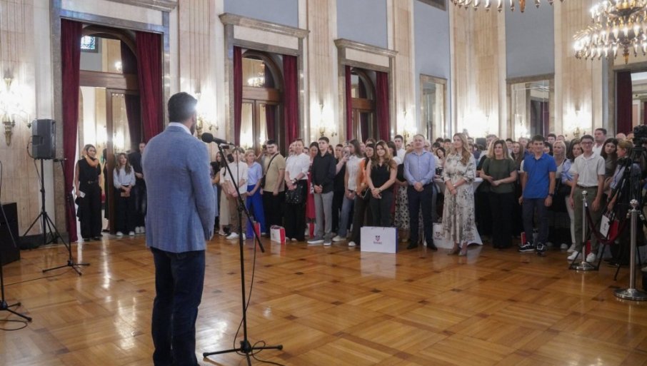 U Starom dvoru uručene nagrade đacima generacije osnovnih i srednjih škola