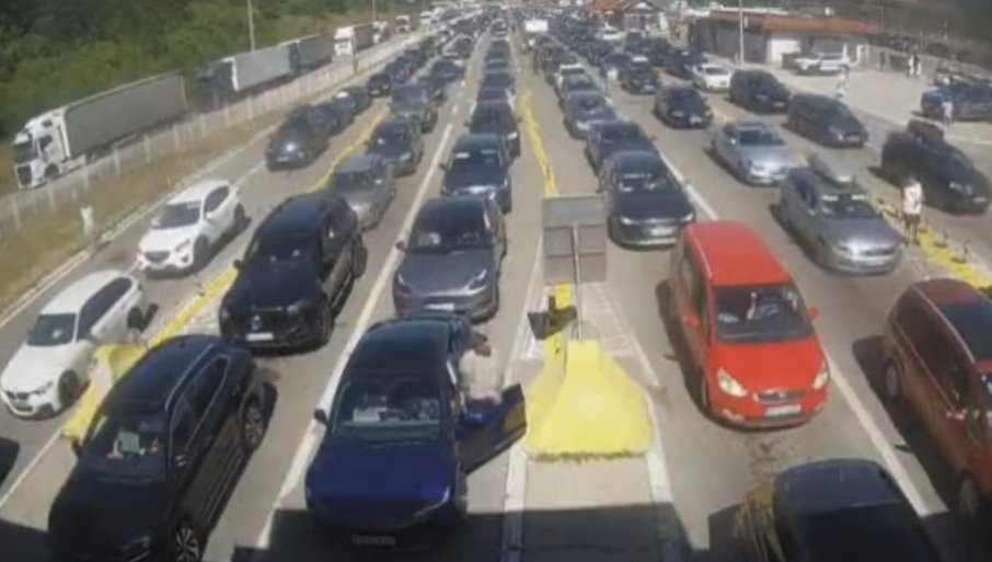 GUŽVE NA GRADINI VEĆE NEGO NA PREŠEVU: Kolonama nema kraja