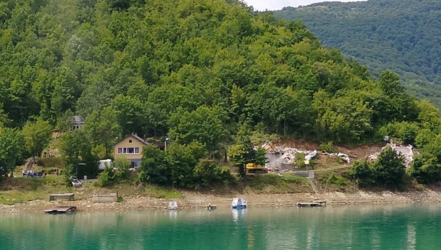 „Novosti“ kod jezera Gazivode, gde terorišu Srbe uništavanjem njihove imovine