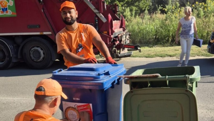 Podela zelenih i plavih PVC kanti u naselju Ključ