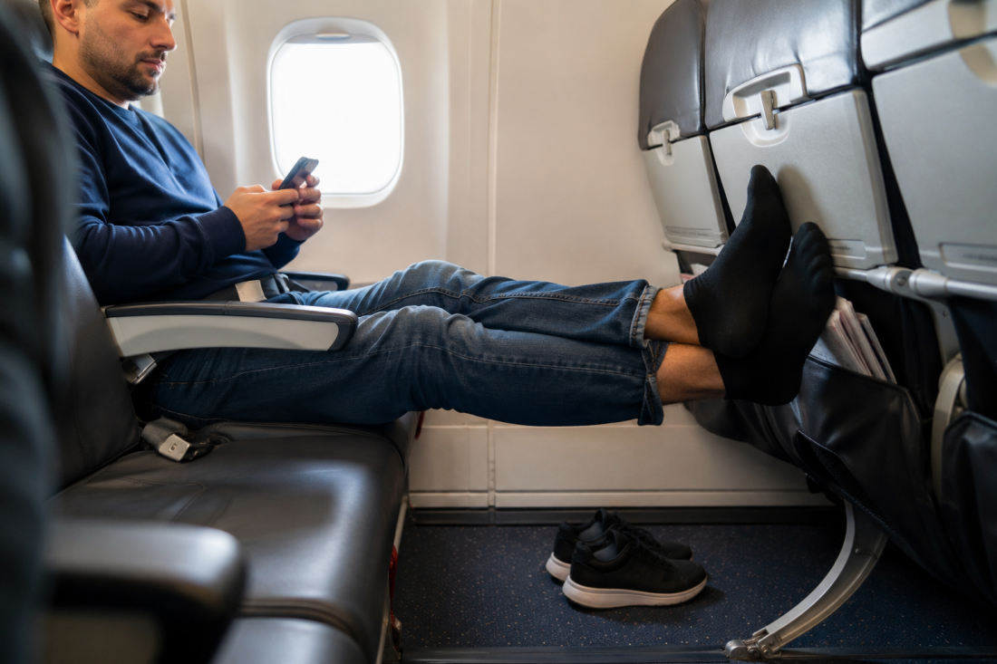 Zašto ne treba da nosite crne čarape tokom leta avionom?
