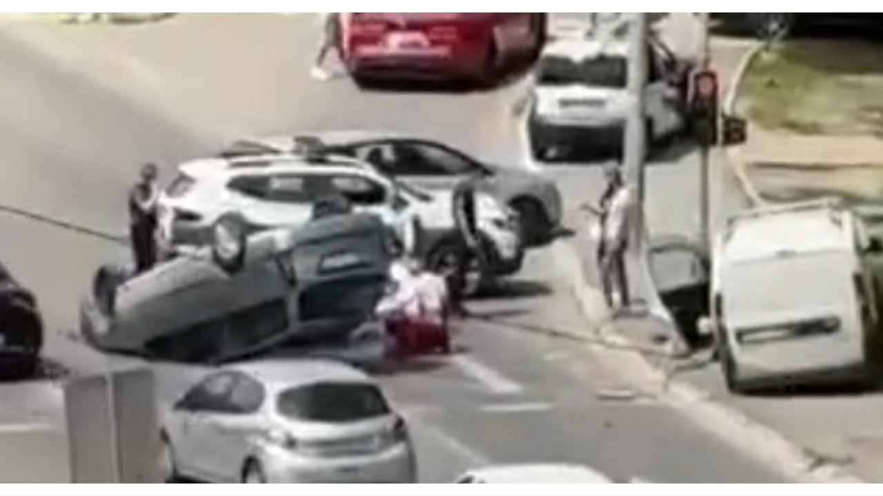 Auto prevrnut, policija na terenu, stvaraju se zastoji (FOTO/VIDEO)
