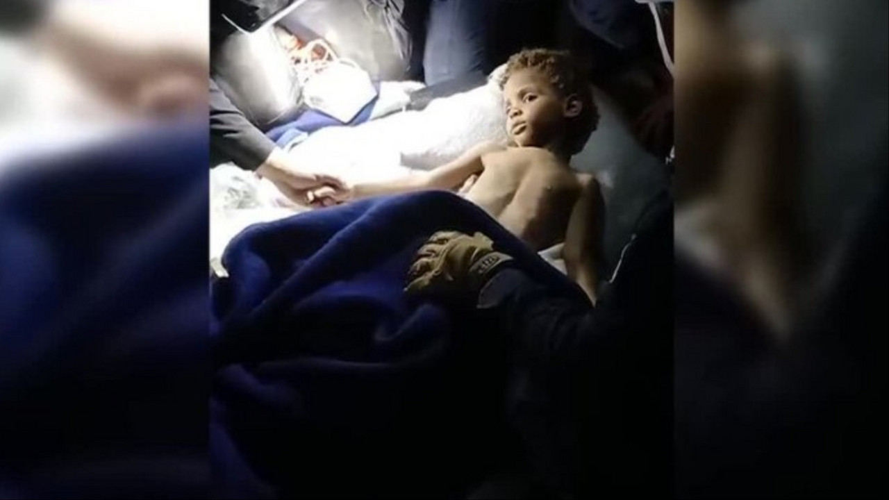 Pogledajte trenutak kada iz ruševina u Venecueli izvlače trogodišnjeg dečaka, ceo tim zaplakao od sreće (VIDEO)