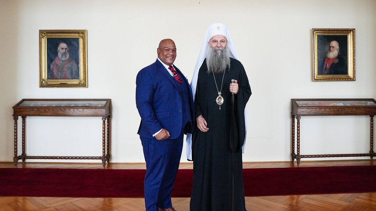 Patrijarh Porfirije i američki pastor Berns stigli u Pećku Patrijaršiju