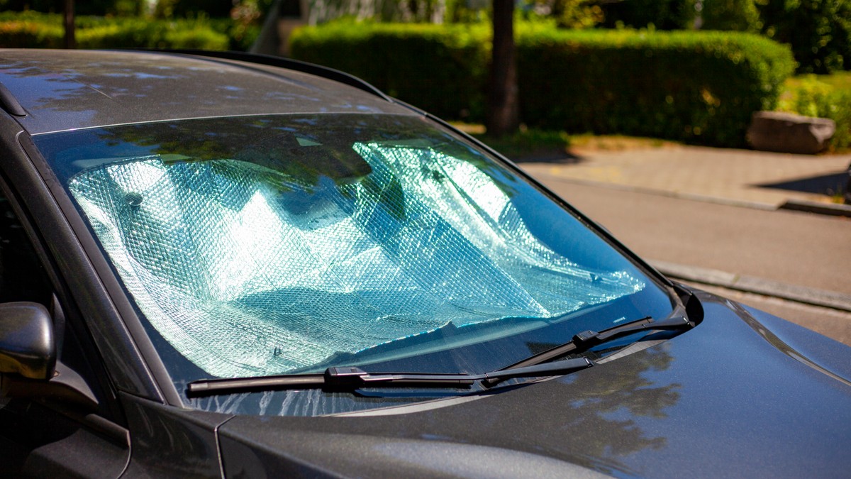 „Ne radite ove 3 stvari, ja koristim peškir“: Poznati automobilista na vrućini ovako seda u kola