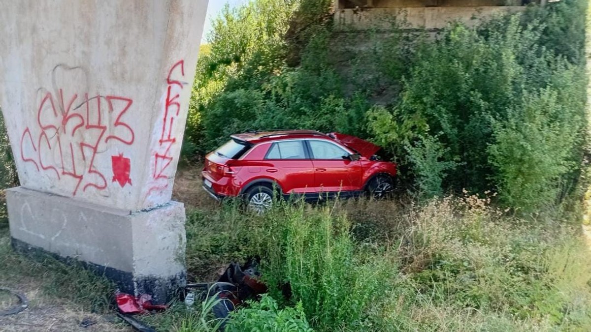 Jeziva nesreća kod Inđije: Muškarac kolima sleteo sa puta i poginuo (foto)