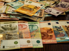 Srednji kurs dinara za evro danas 117,3614, za dolar 100,8693 dinara