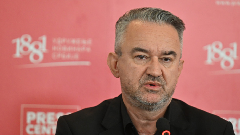 Sahrana Ratka Mladića mirno i dostojanstveno