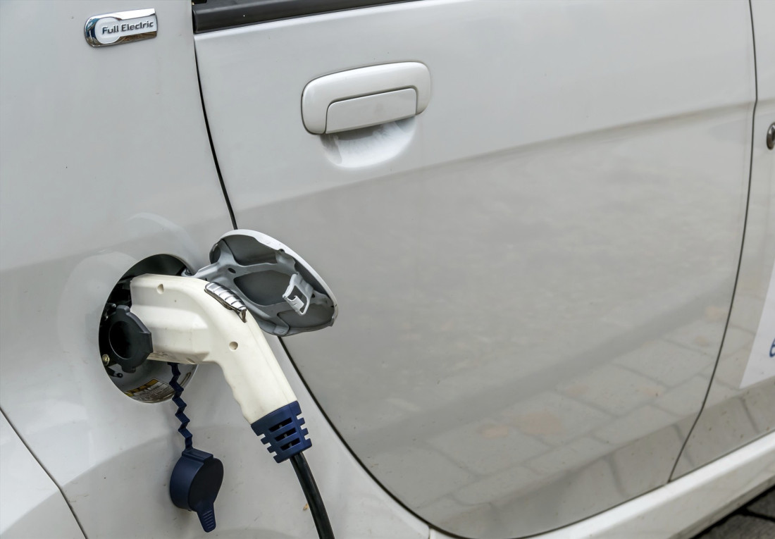 Punio je automobil pola sata i dobio račun od 14.000 evra