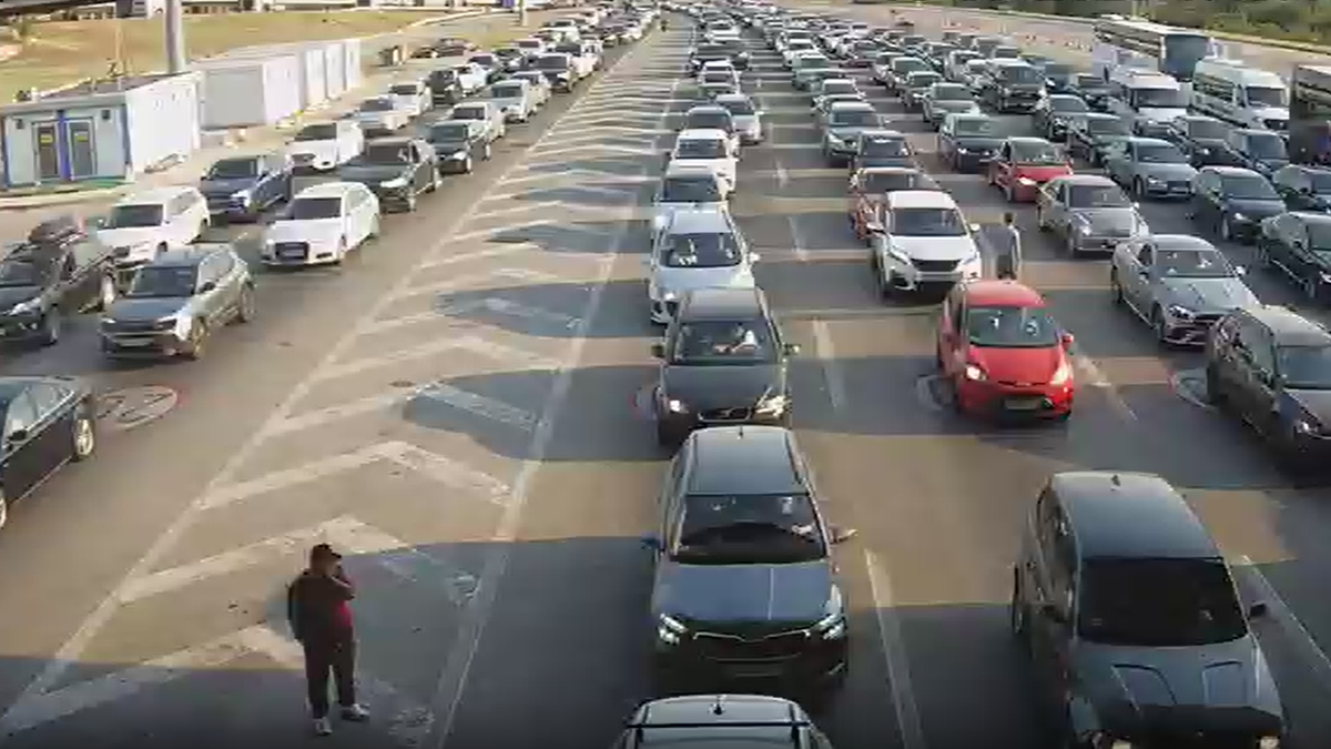 Kamioni čekaju 7 sati na izlazu iz Srbije, gužve i na Horgošu, Kelebiji i Šidu